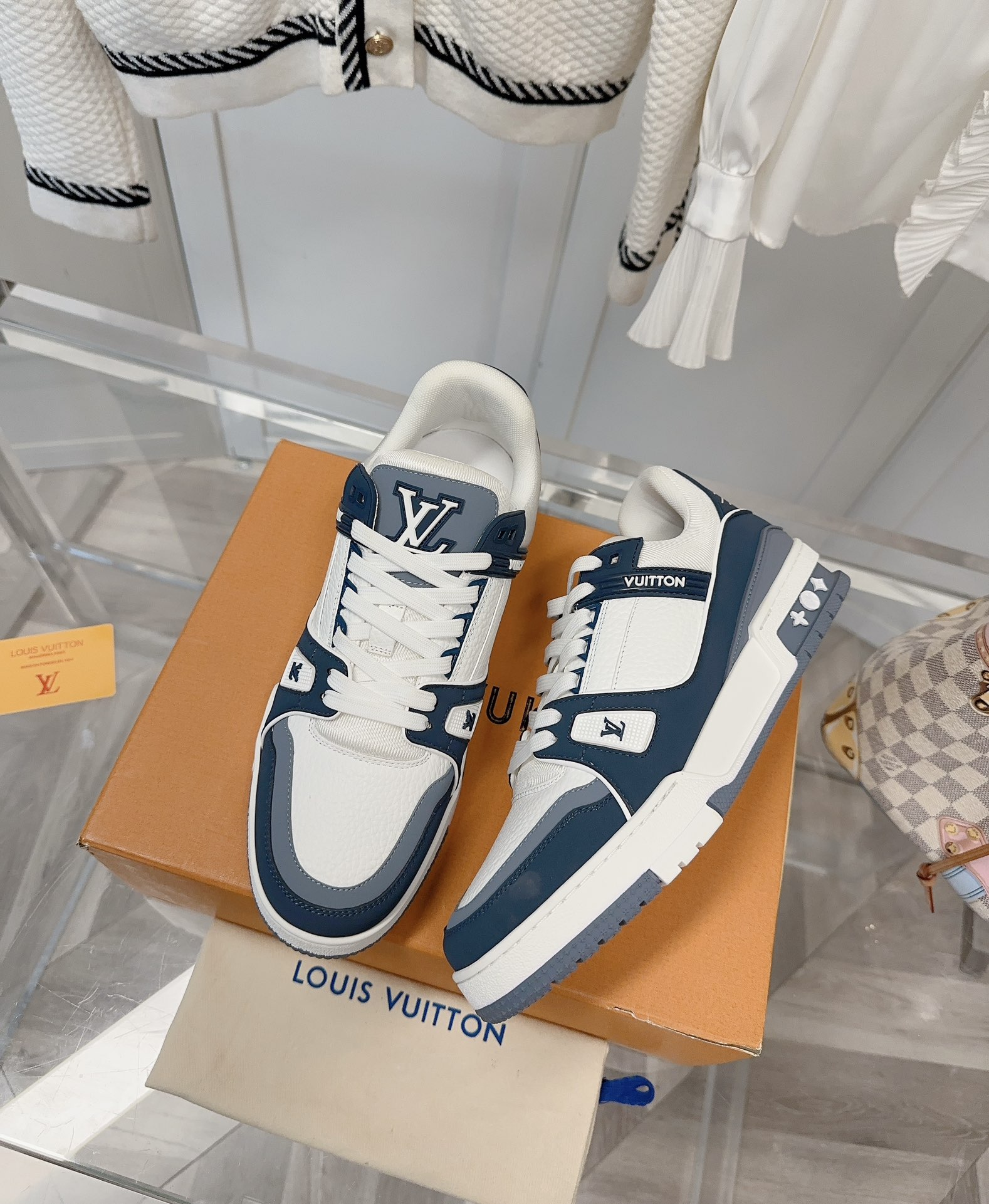 LOUIS VUITTON COUPLE'S LATEST COLOR SCHEME SNEAKERS