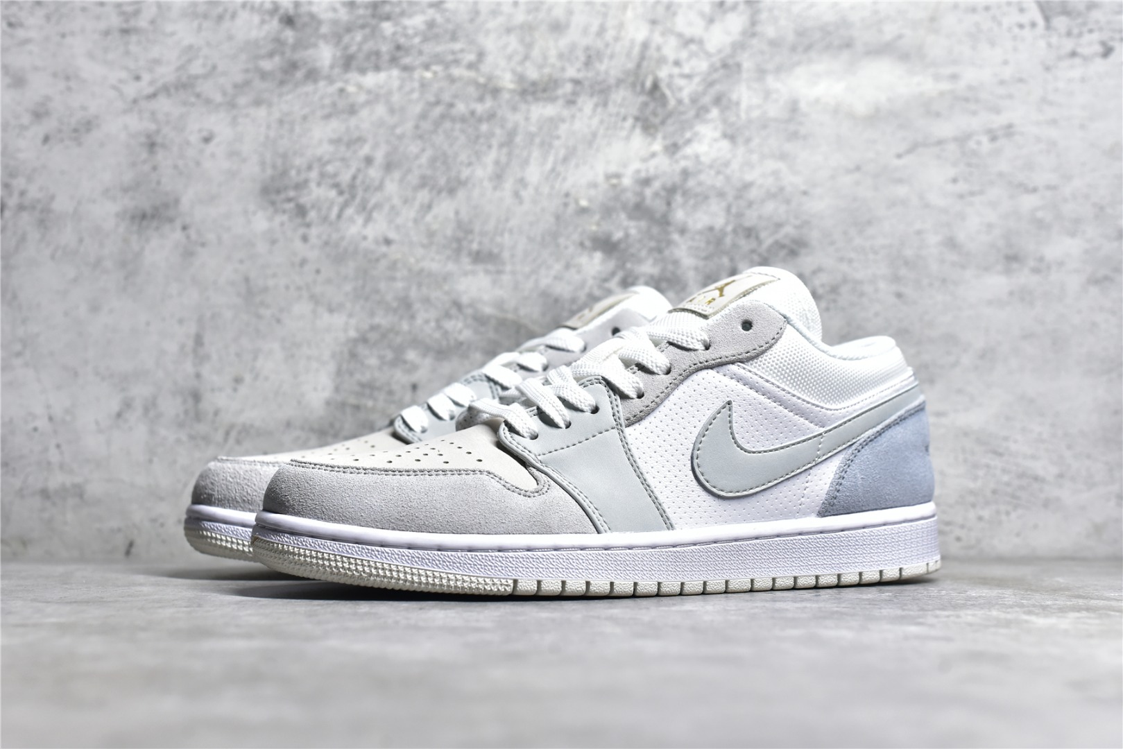 AIR JORDAN AJ1 LOW TOP WHITE GREY