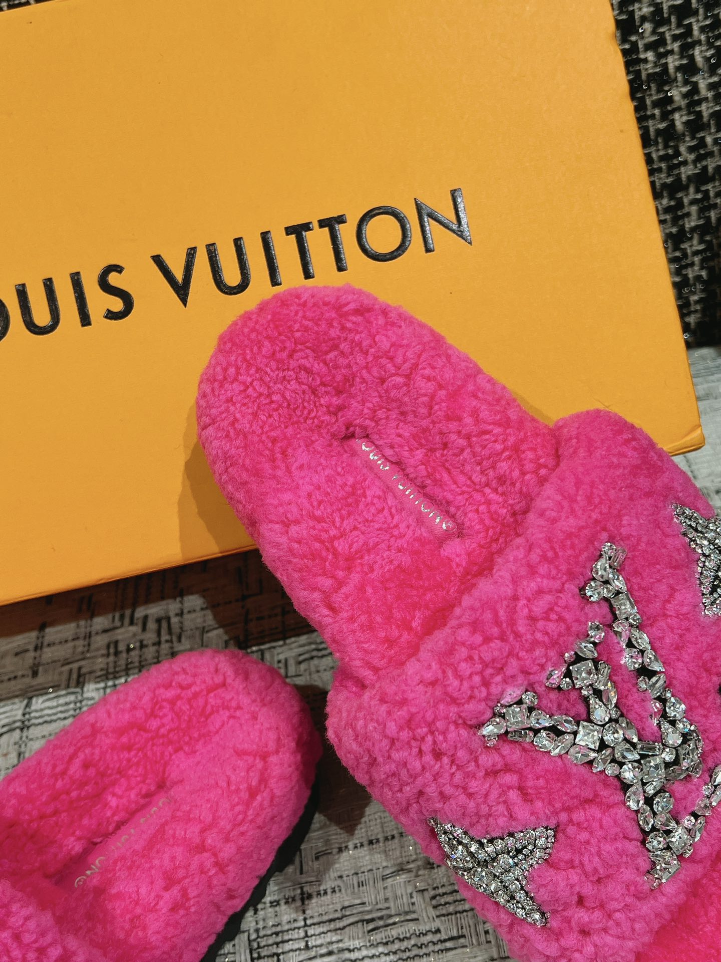 LOUIS VUITTON WOOL THICK SOLE SLIPPERS