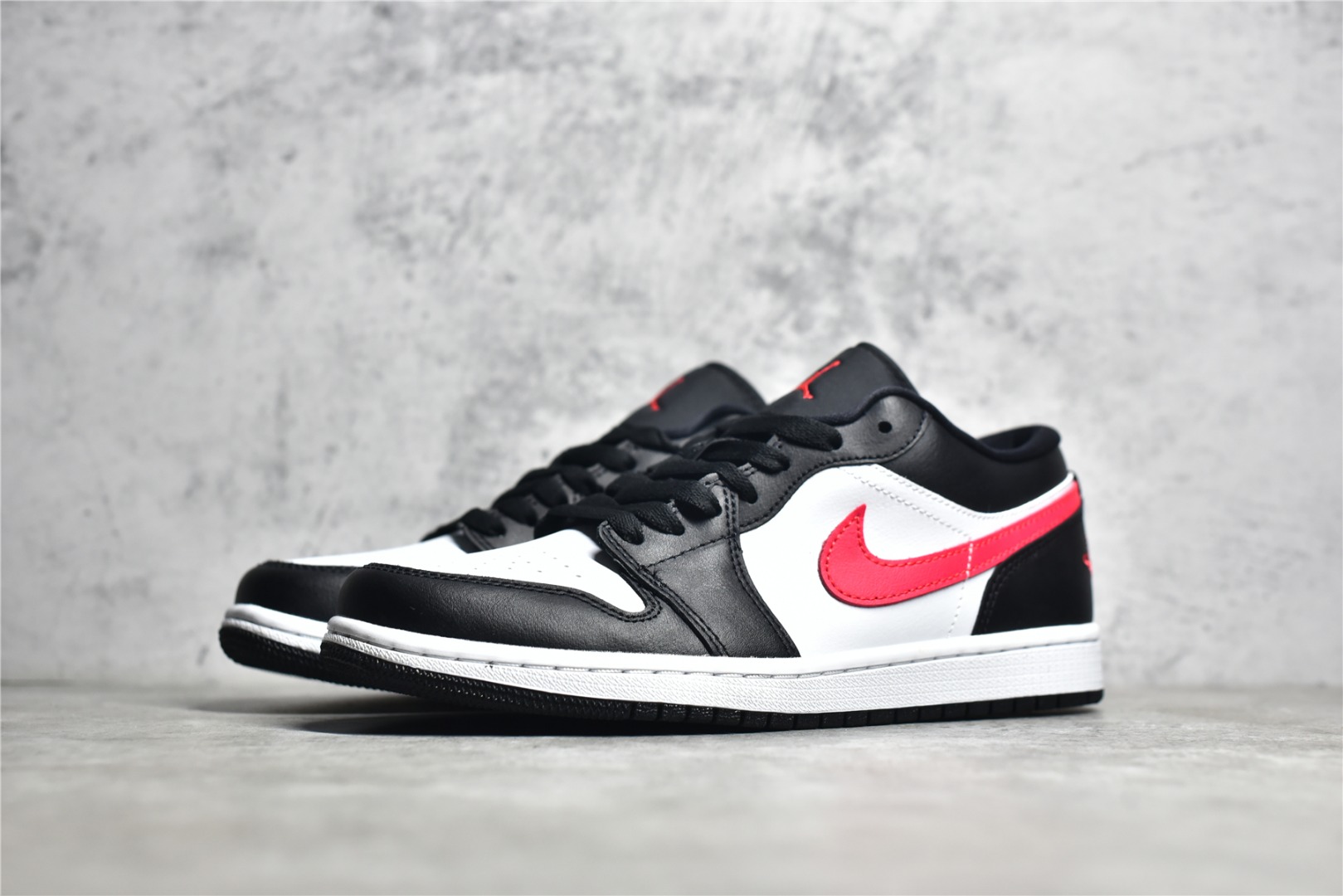 AIR JORDAN 1 BLACK AND RED LOW TOP