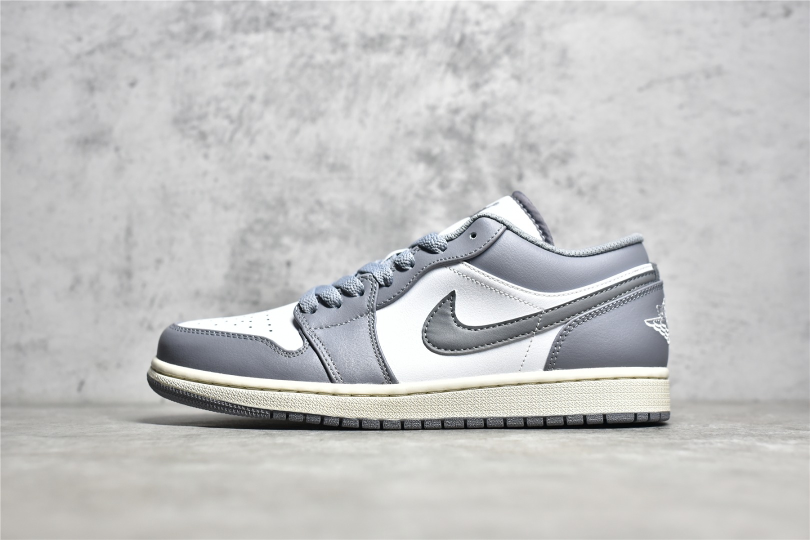 AIR JORDAN 1 GREY AND WHITE