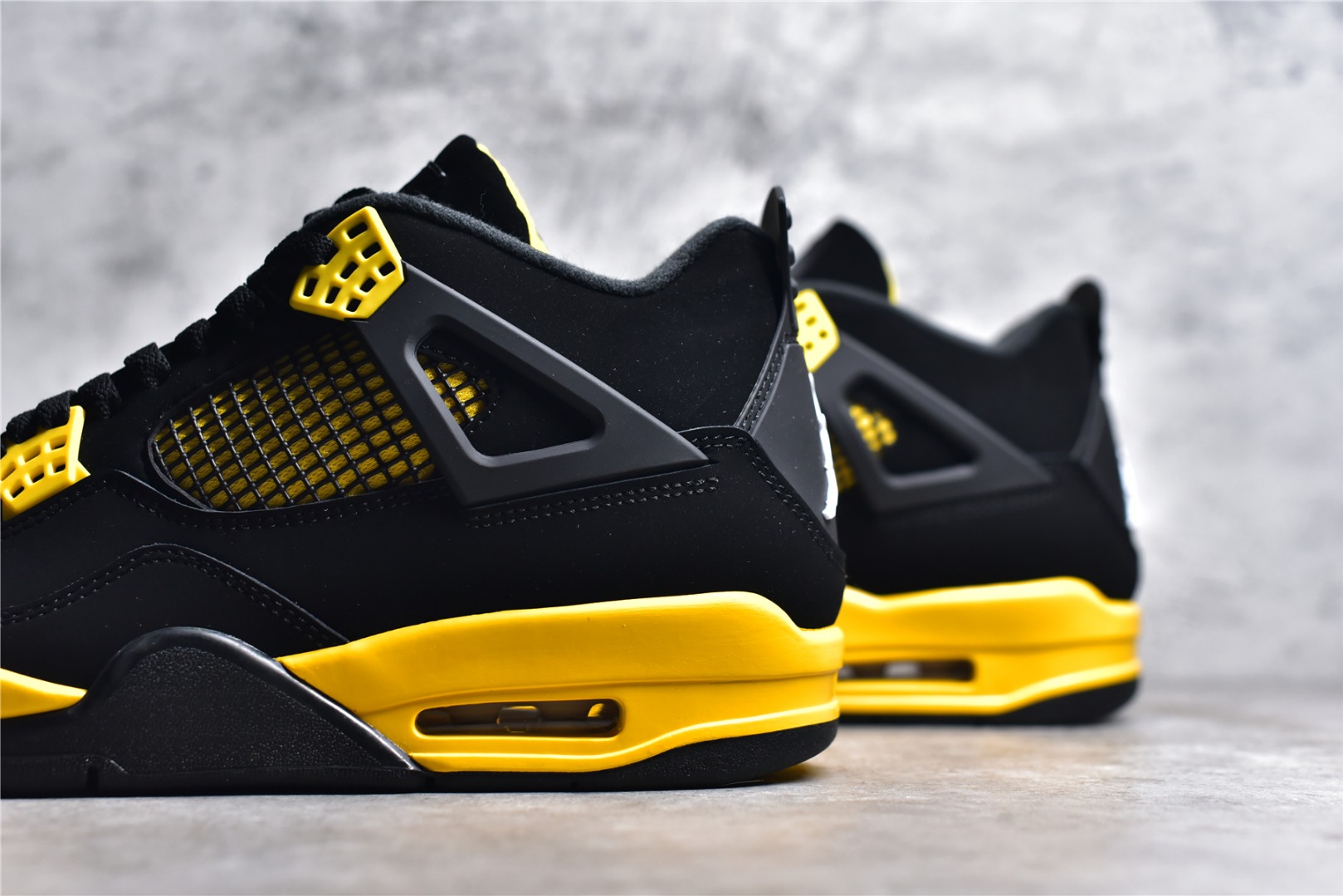 AIR JORDAN AJ4 RETRO BLACK AND YELLOW THUNDERCATS