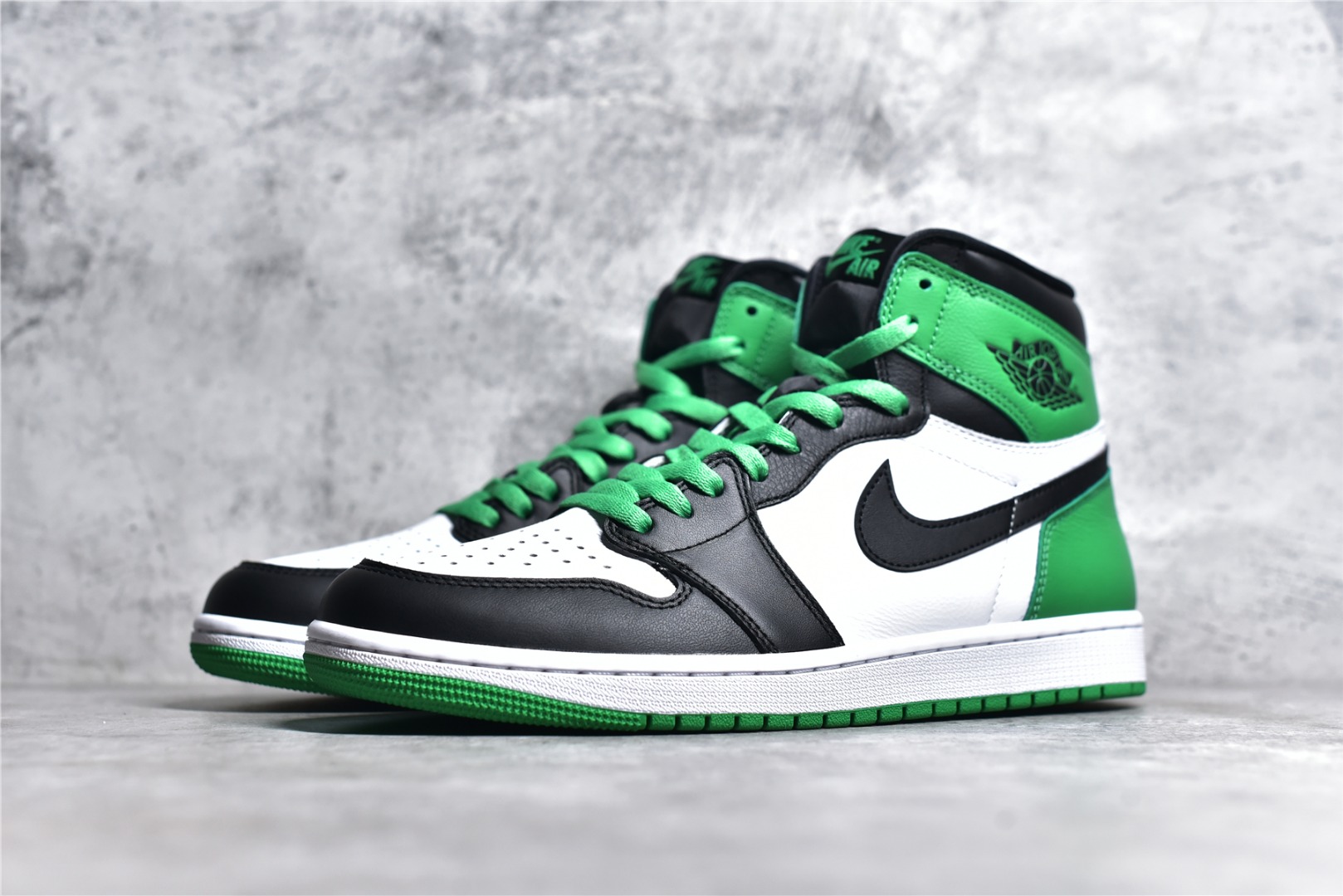 AIR JORDAN 1 HIGH OG "LUCKY GREEN" BLACK AND GREEN TOE