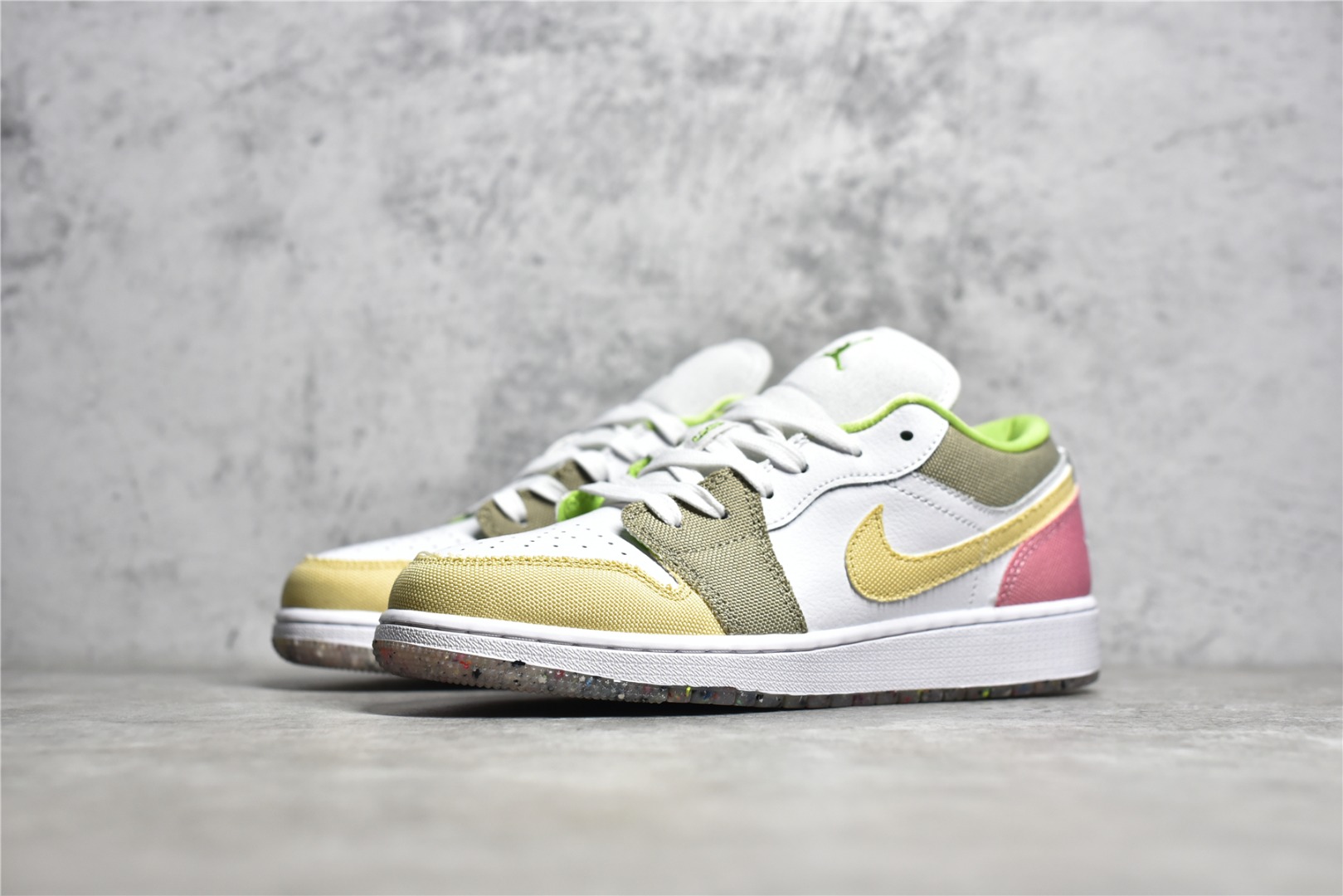 AIR JORDAN 1 MACAROON LOW TOP