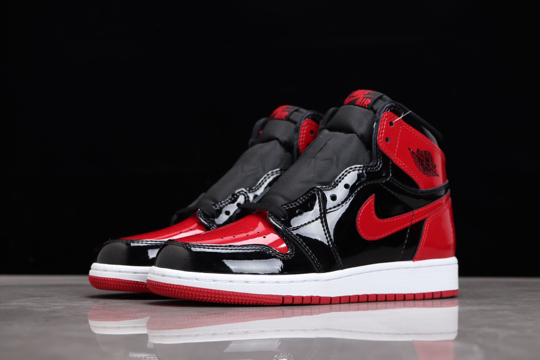 AIR JORDAN 1 PATENT LEATHER BLACK AND RED"