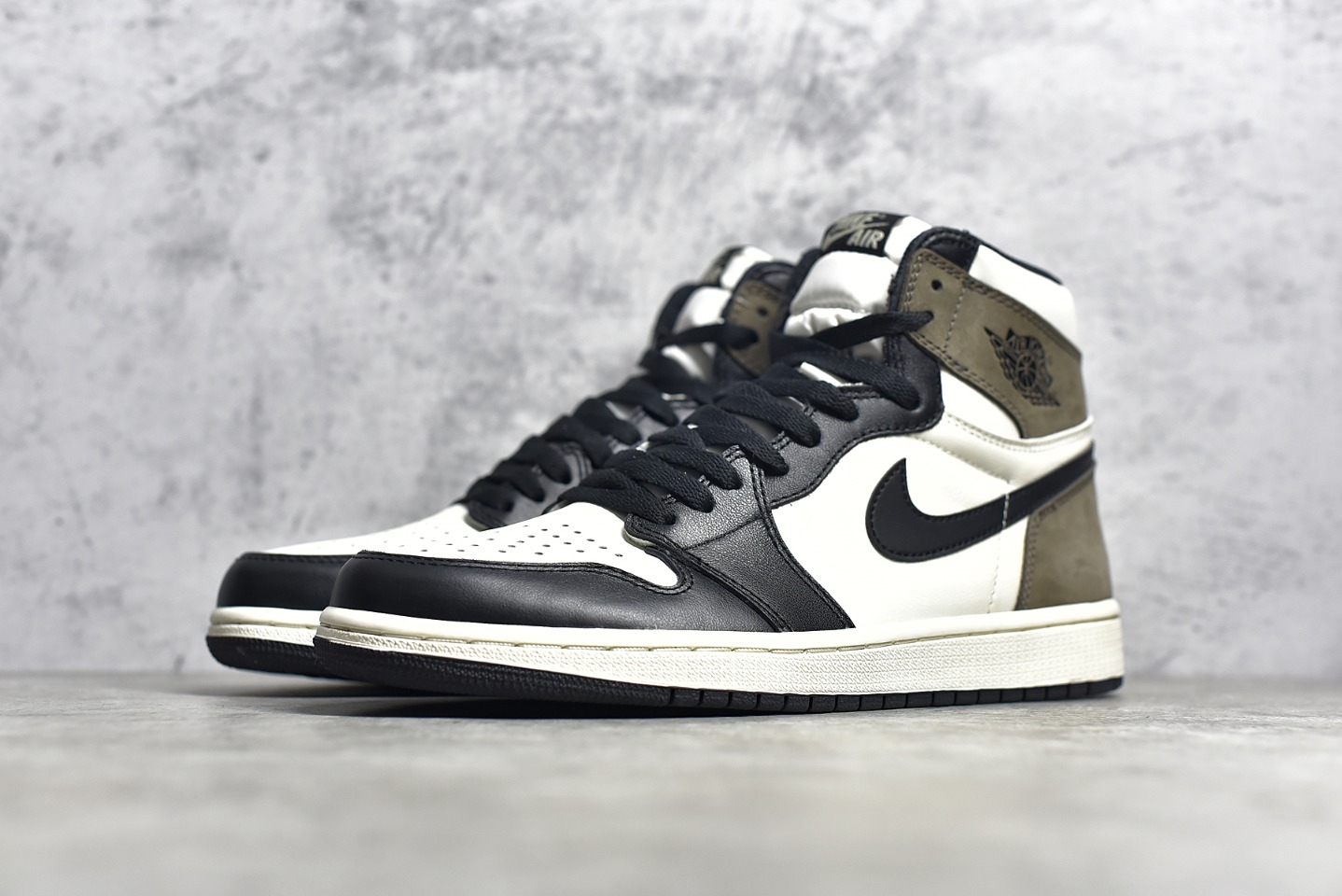 AIR JORDAN 1 RETRO "DARK MOCHA" SMALL BARB / MOCHA COFFEE