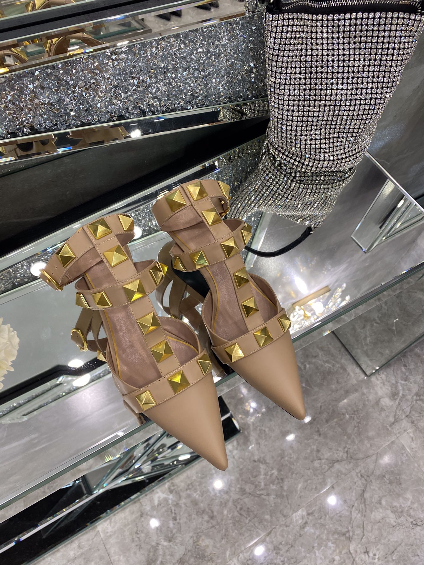 VALENTINO 2021/SS NEW VALENTINO STUDDED SANDALS COUNTER THE LATEST SERIES OF VERY BRIGHT SHOW SERIES LAUNCHED