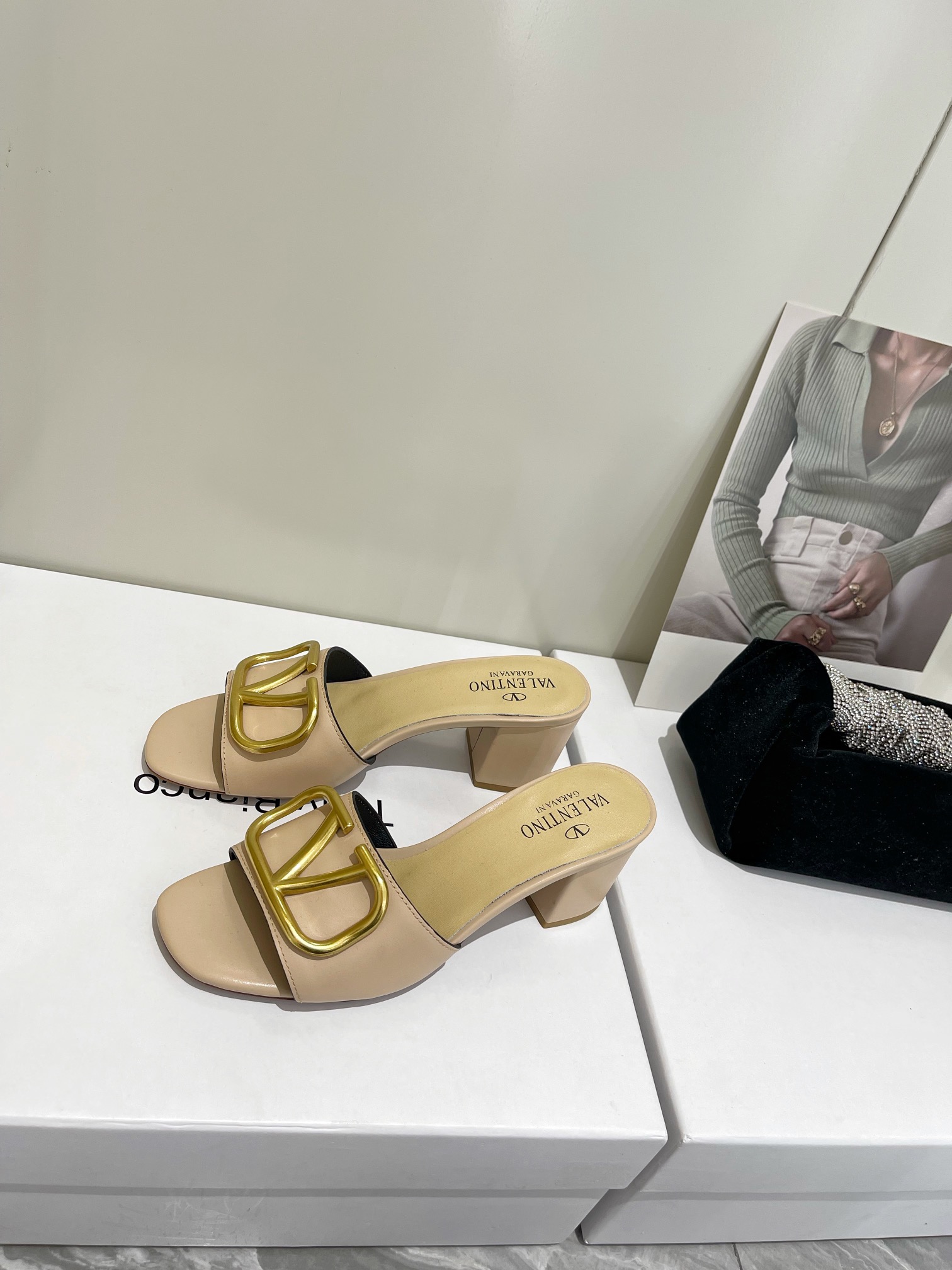 VALENTINO 2021/SS NEW VALENTINO 2022 / FW SPRING AND SUMMER NEW WOMEN'S SLIPPERS