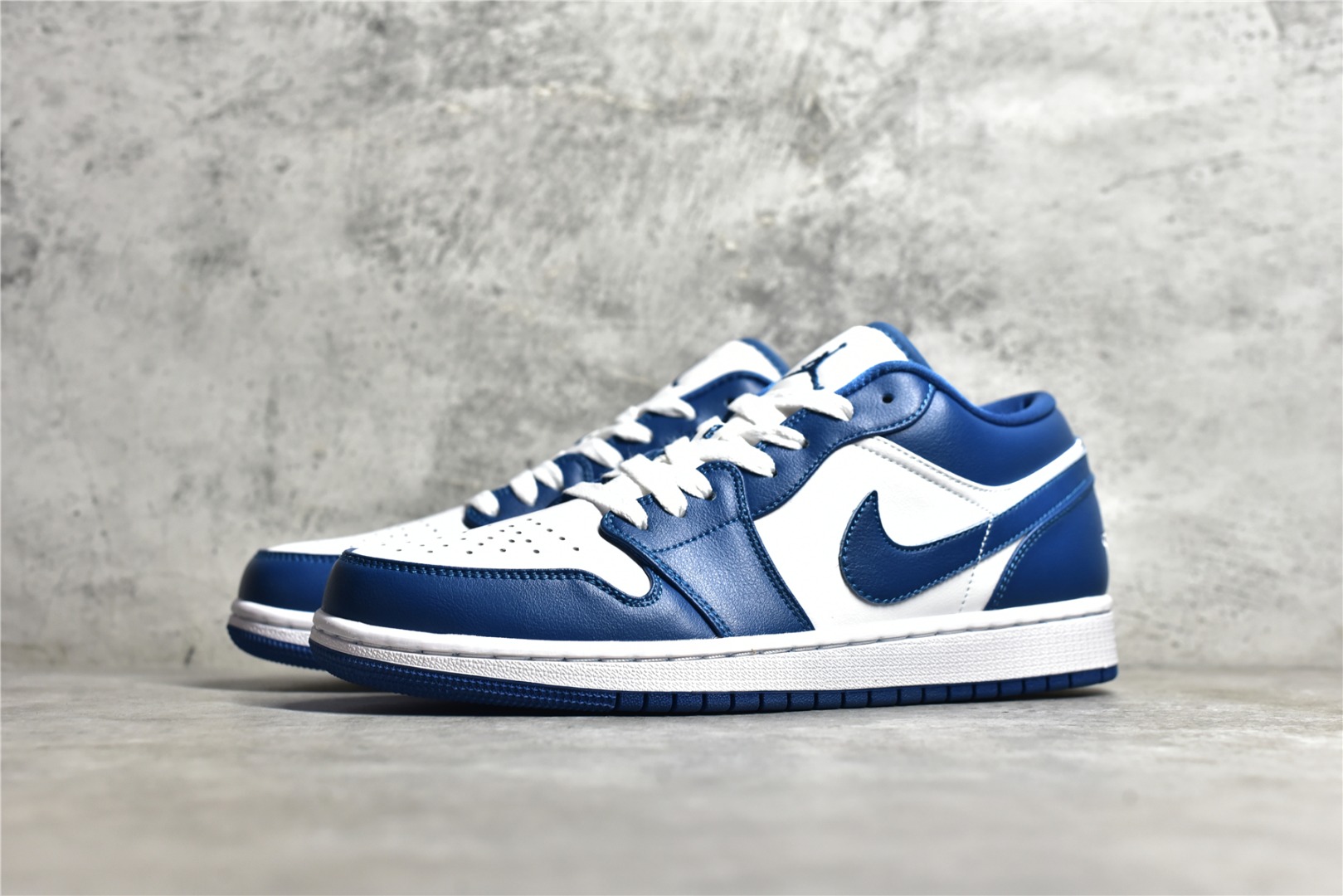 AIR JORDAN AJ1 LOW TOP BLUE AND WHITE