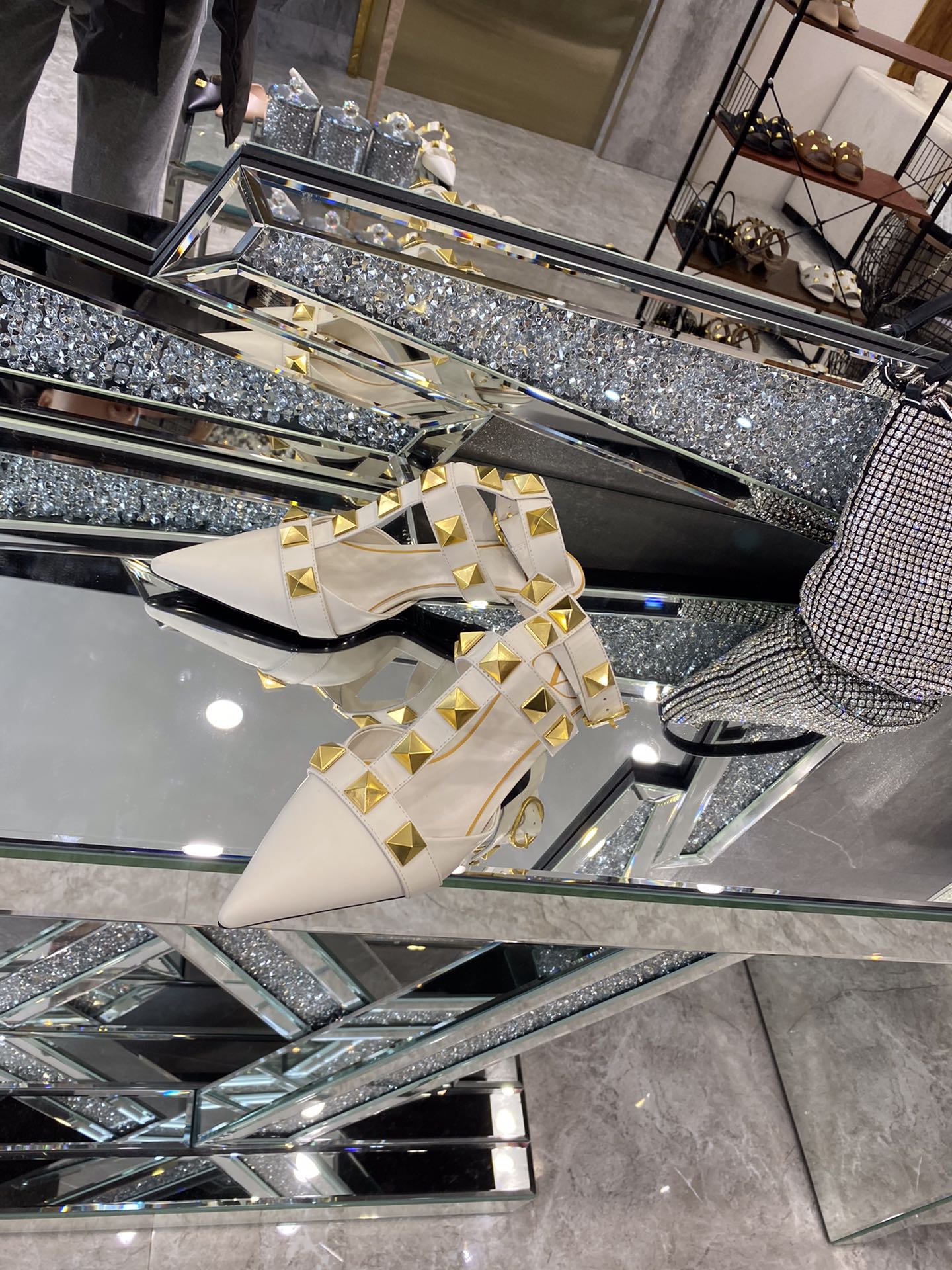 VALENTINO 2021/SS NEW VALENTINO STUDDED SANDALS COUNTER THE LATEST SERIES OF VERY BRIGHT SHOW SERIES LAUNCHED