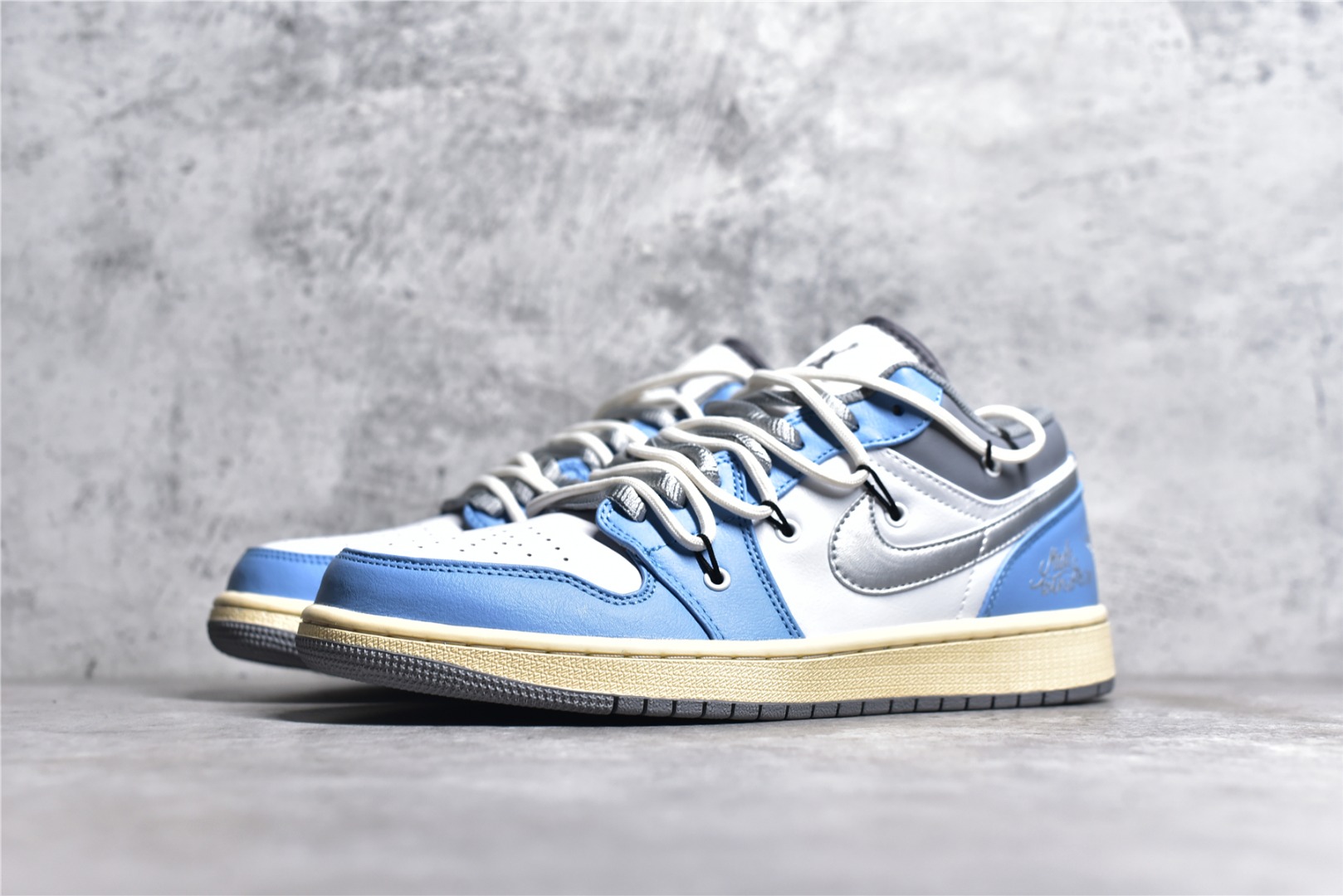 NK AIR JORDAN 1 LOW "WASHED DENIM GREY BLUE