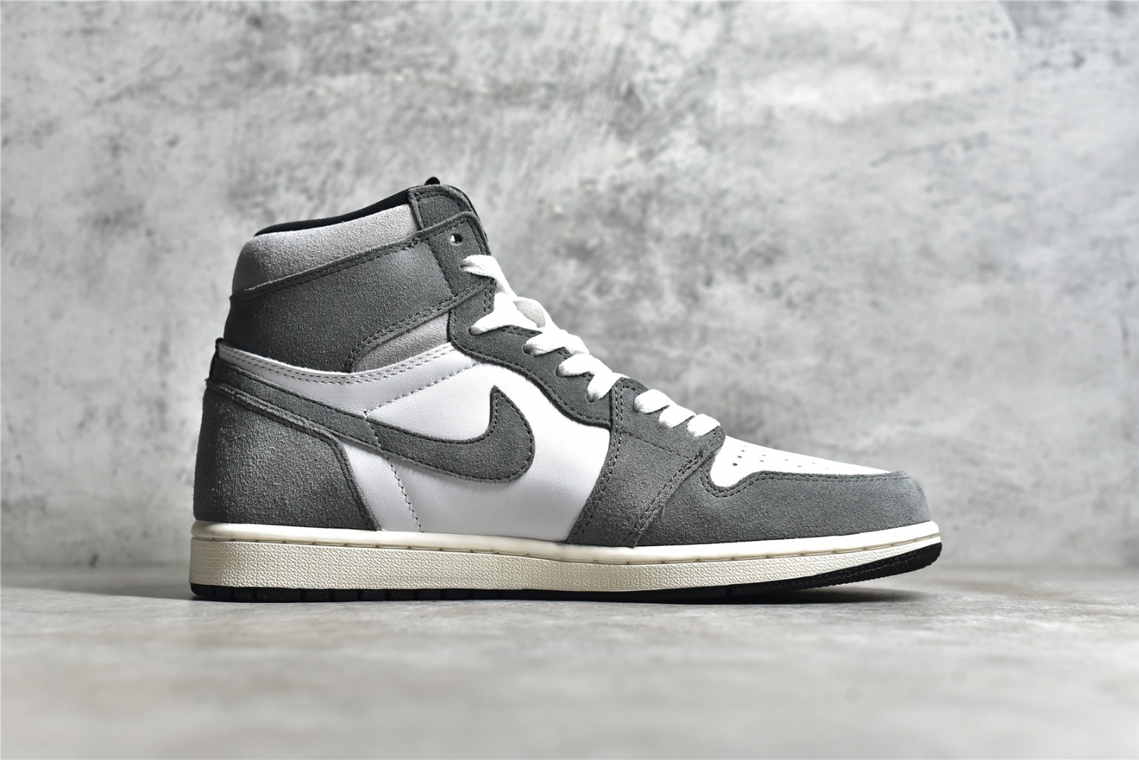 AIR JORDAN 1 RETRO "WASHED BLACK" WHITE GREY