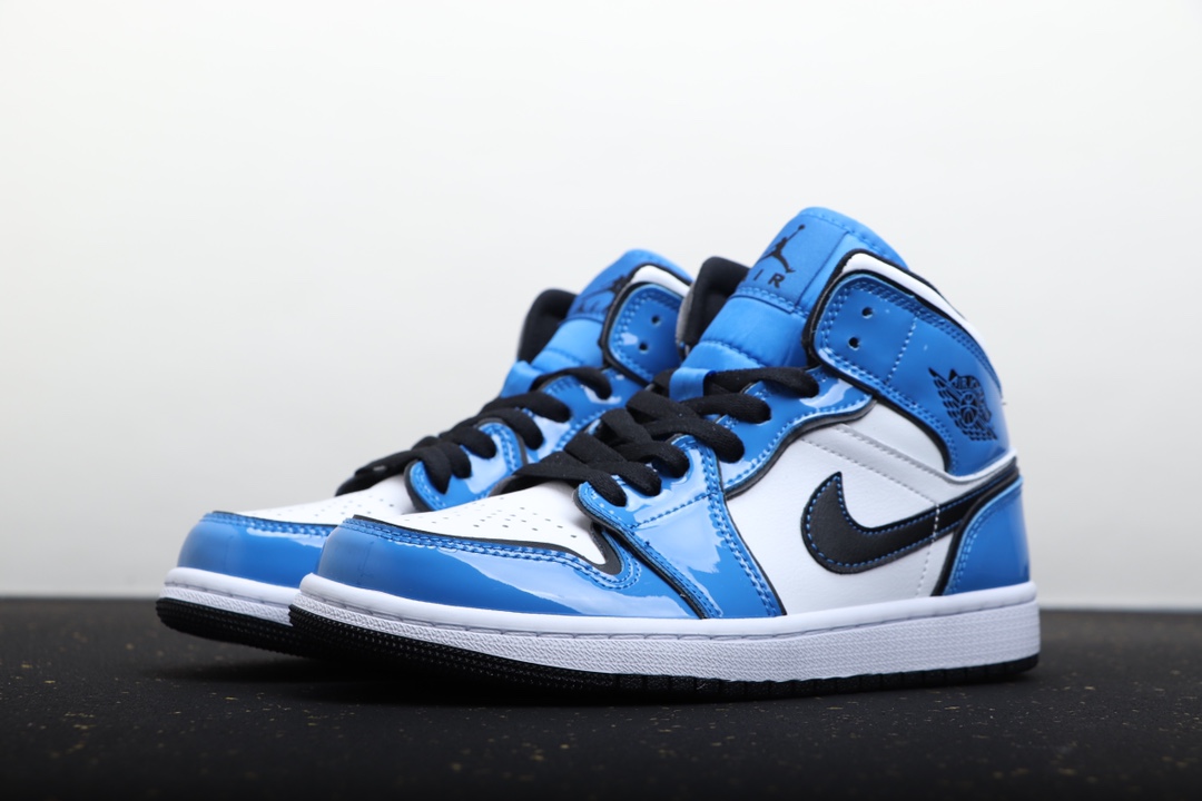 AIR JORDAN 1 MID BLUE & WHITE