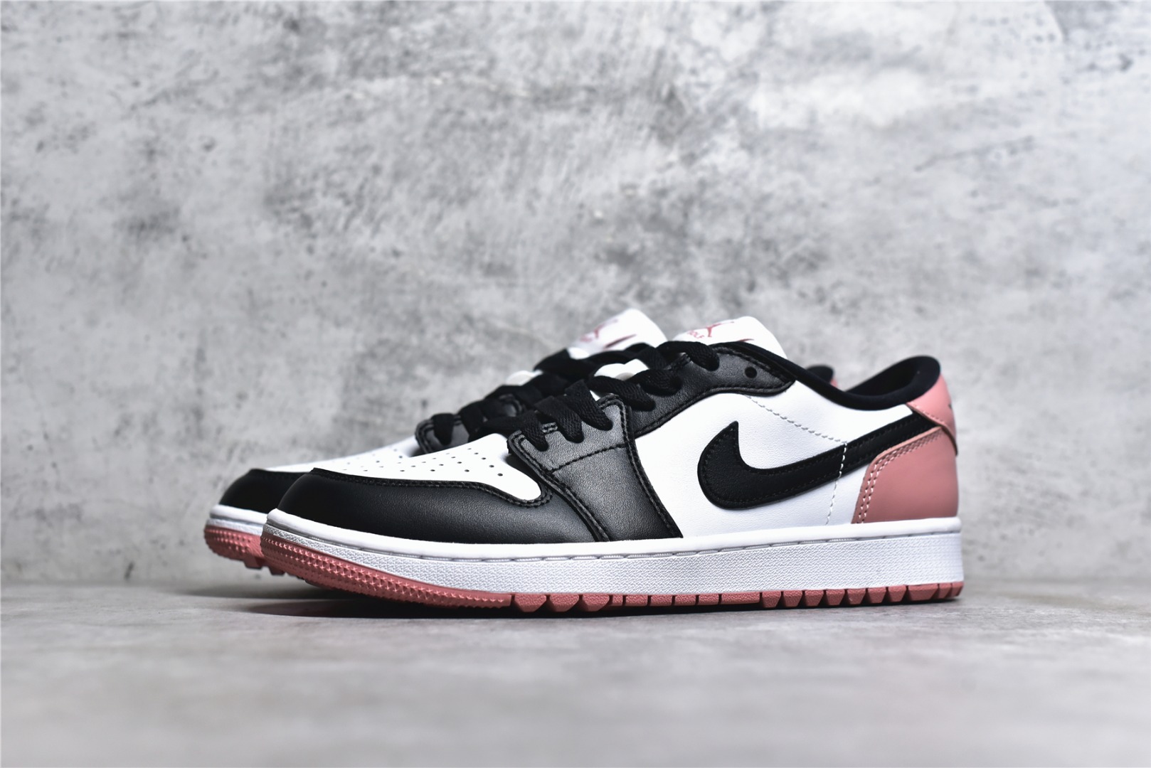 AIR JORDAN 1 GOLF BLACK AND WHITE PINK