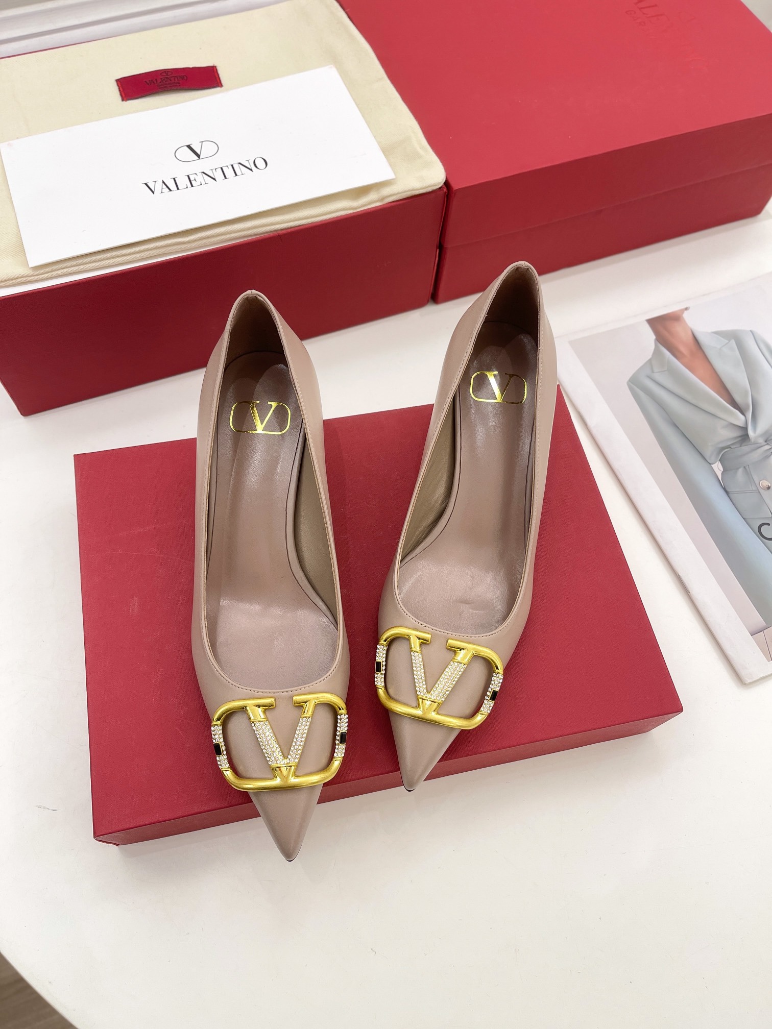 VALENTINO 2021/SS NEW VALENTINO 2022 SPRING AND SUMMER NEW LARGE V DIAMOND BUCKLE HIGH HEELS ON THE NEW