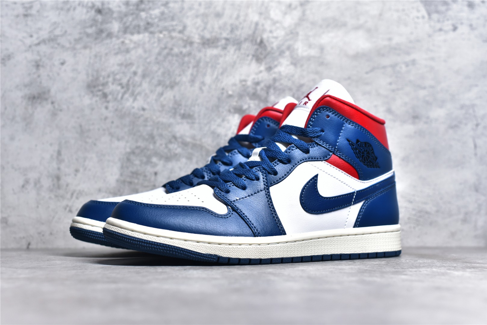 AIR JORDAN 1 MID BLUE AND WHITE