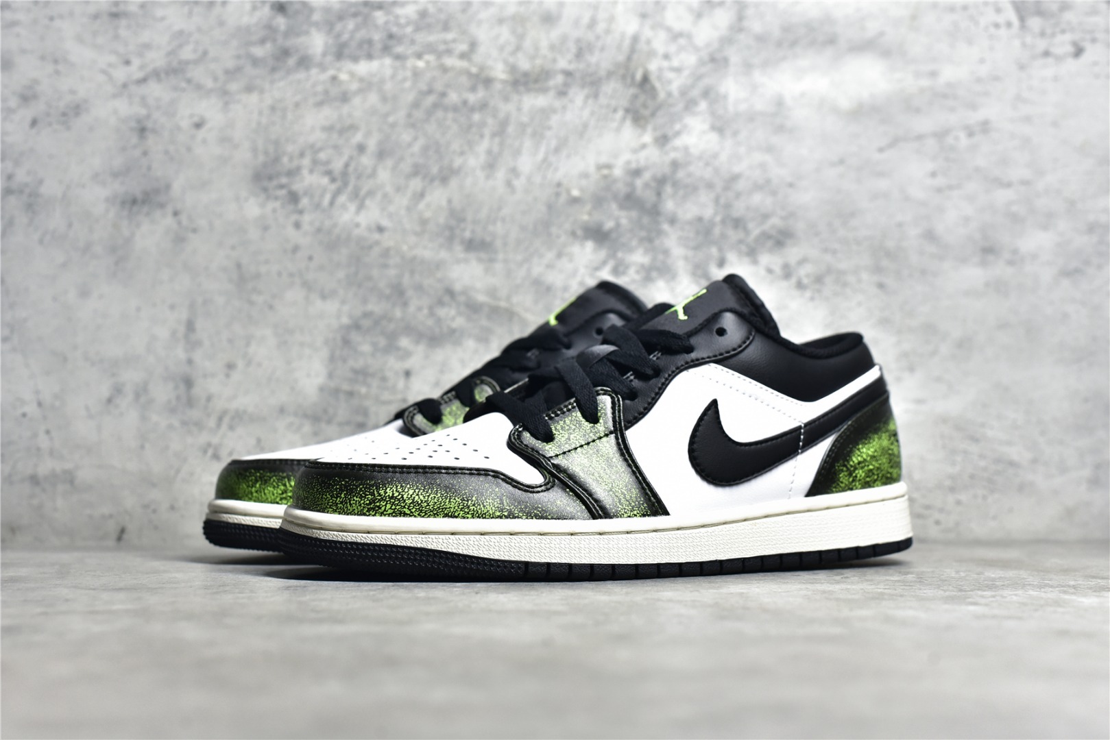 AIR JORDAN AJ1 LOW TOP WHITE BLACK GREEN