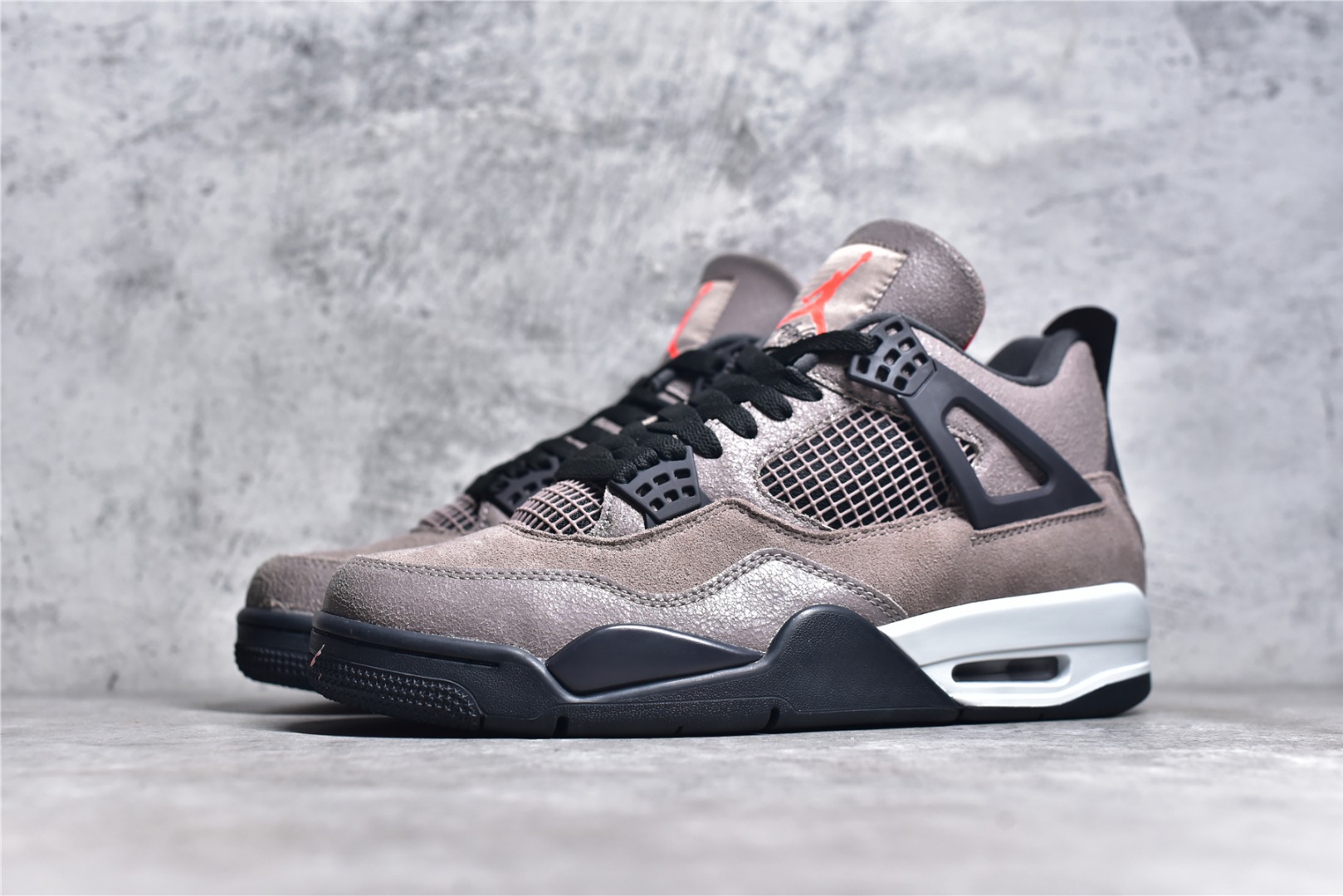 AIR JORDAN 4 RETRO BLACK AND BROWN MOCHA