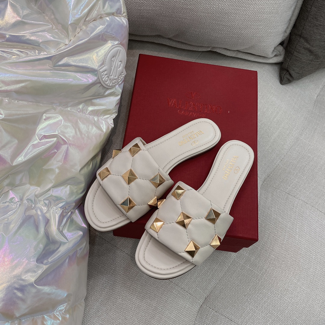 VALENTINO 2021/SS NEW 021 OFFICIAL WEBSITE NEW METAL RIVETS DIAMOND PLAID SLIPPERS QIN LAN THE SAME MODEL