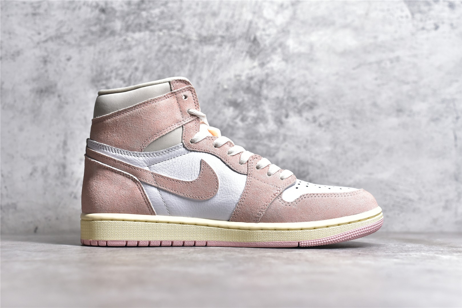 AIR JORDAN 1 RETRO "WASHED PINK"