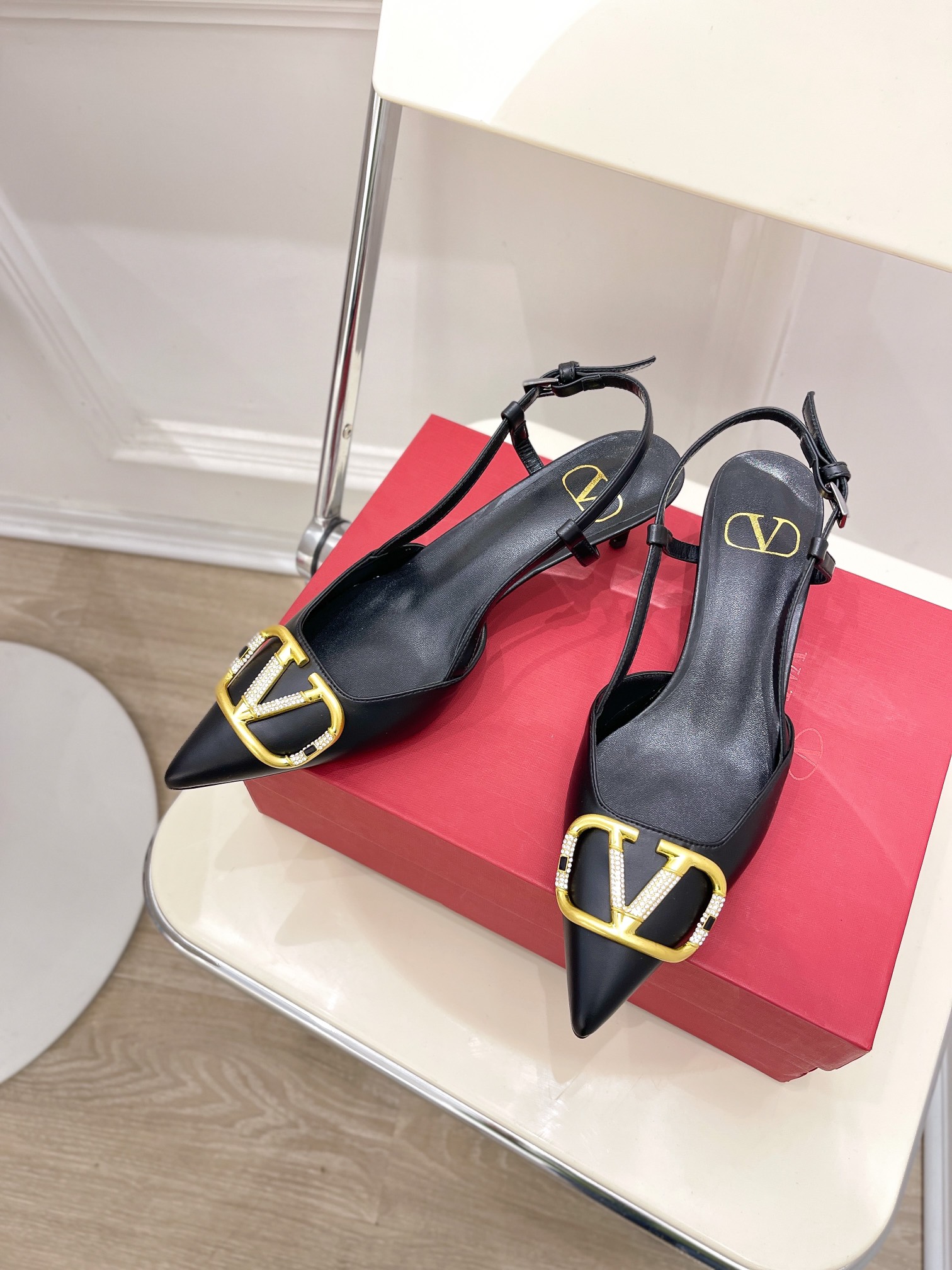 VALENTINO 2021/SS NEW VALENTINO 2022 SPRING AND SUMMER NEW LARGE V DIAMOND BUCKLE HIGH HEELS ON THE NEW