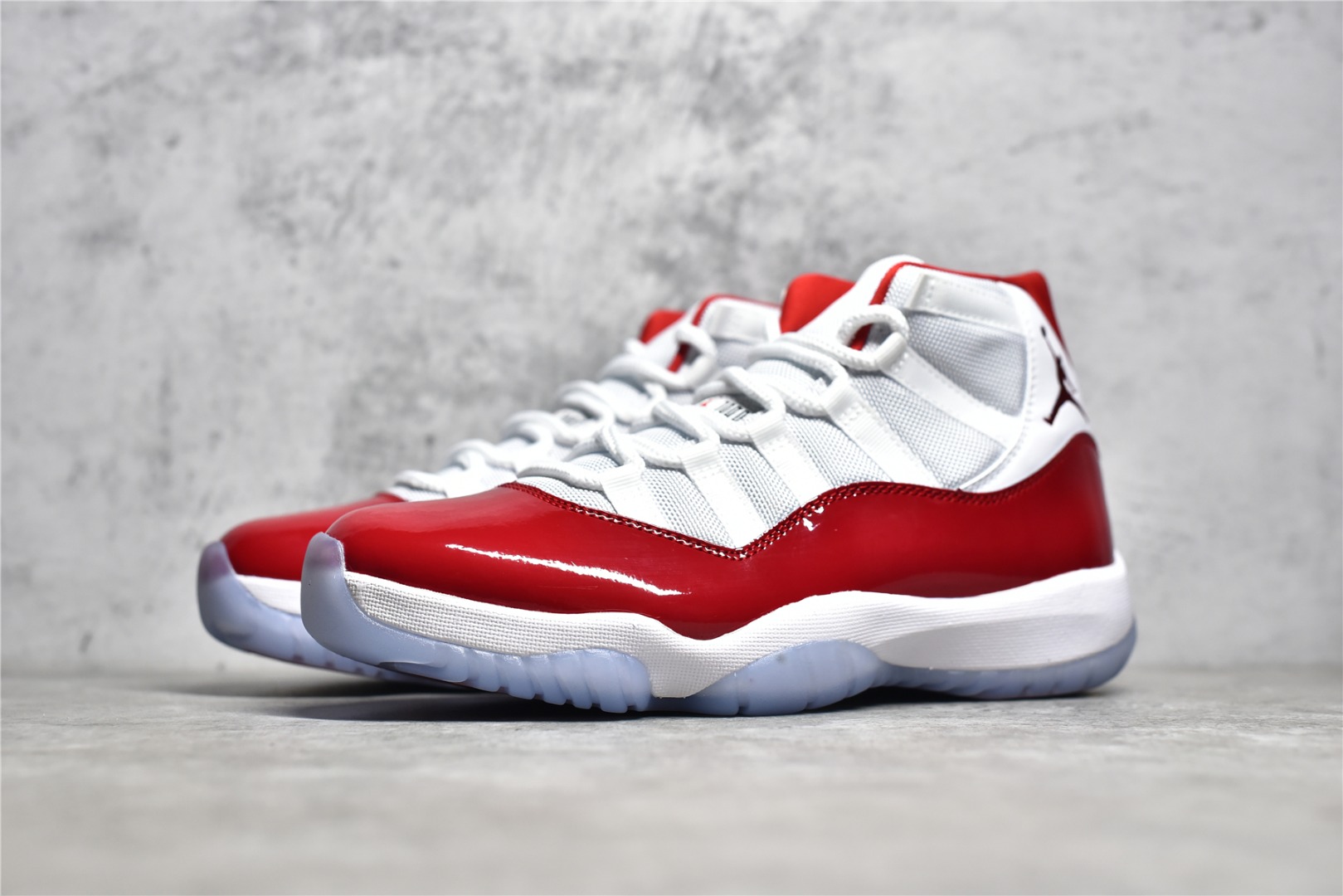 AIR JORDAN 11 RETRO HIGH TOP RED & WHITE