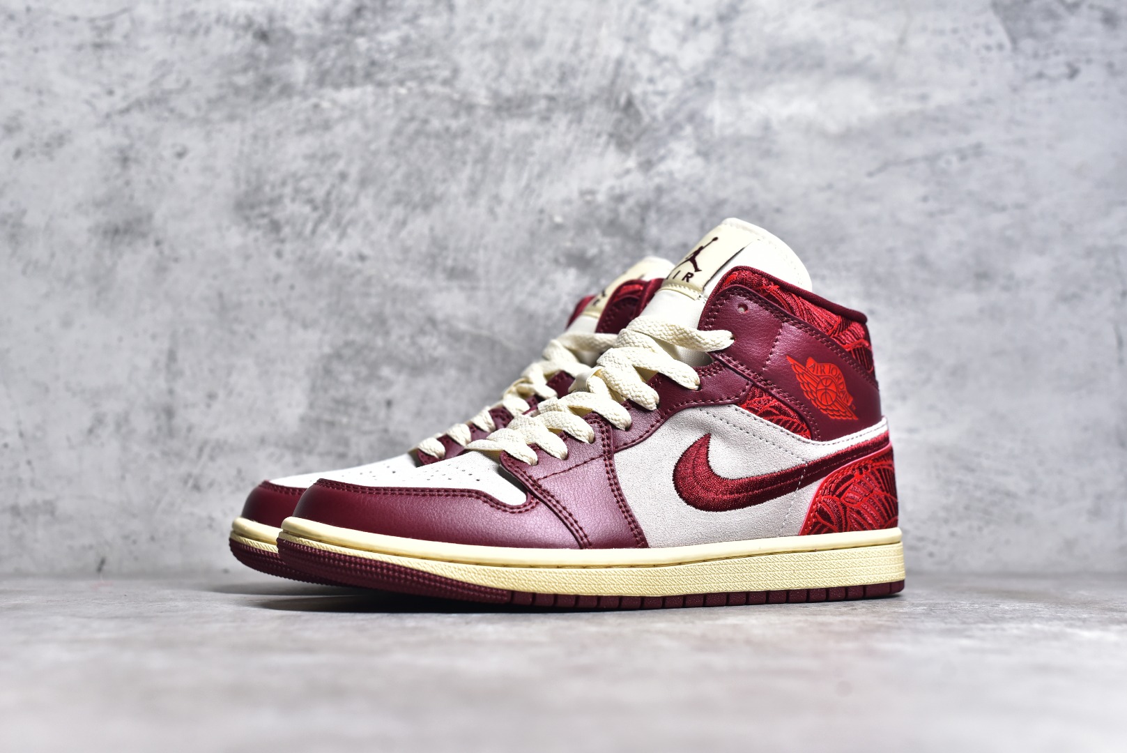 AIR JORDAN 1 MID RED AND WHITE