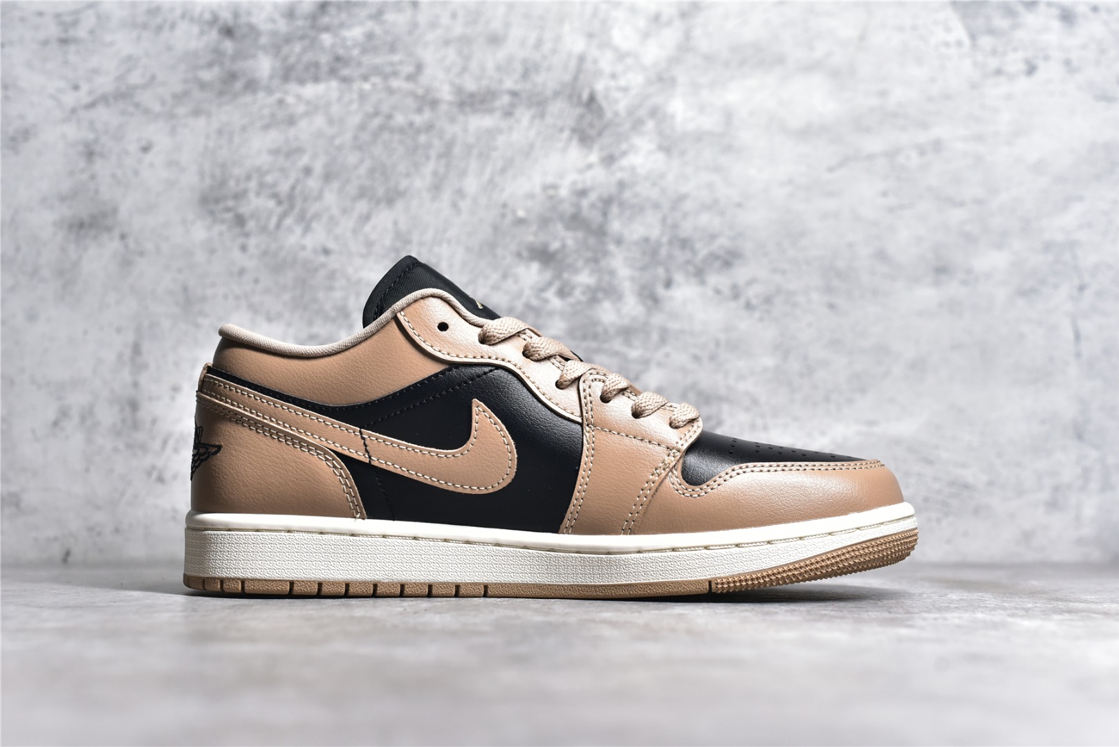 AIR JORDAN 1 LOW TOP BROWN AND BLACK