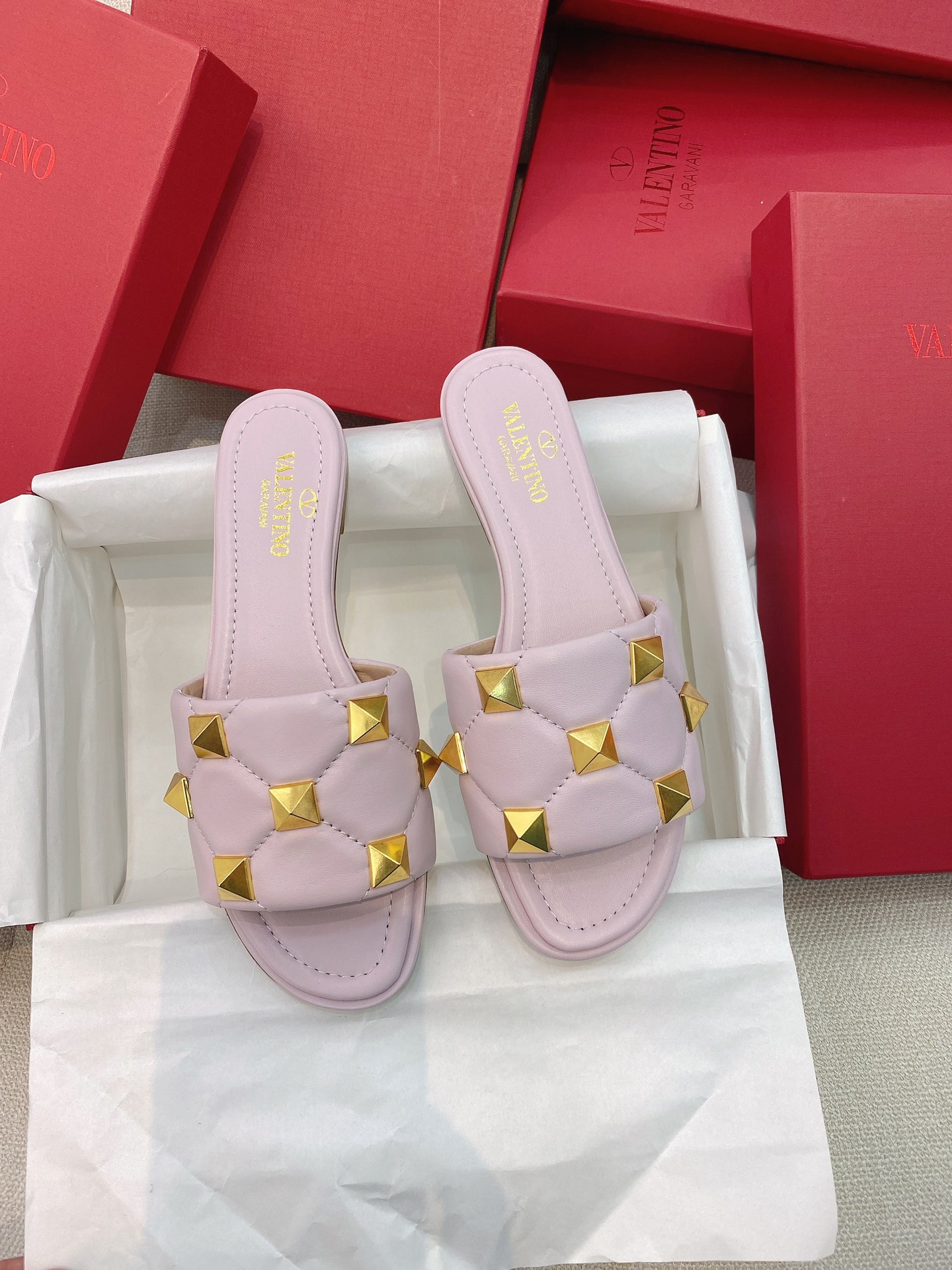 VALENTINO 2021/SS NEW 021 OFFICIAL WEBSITE NEW METAL RIVETS DIAMOND PLAID SLIPPERS QIN LAN THE SAME MODEL