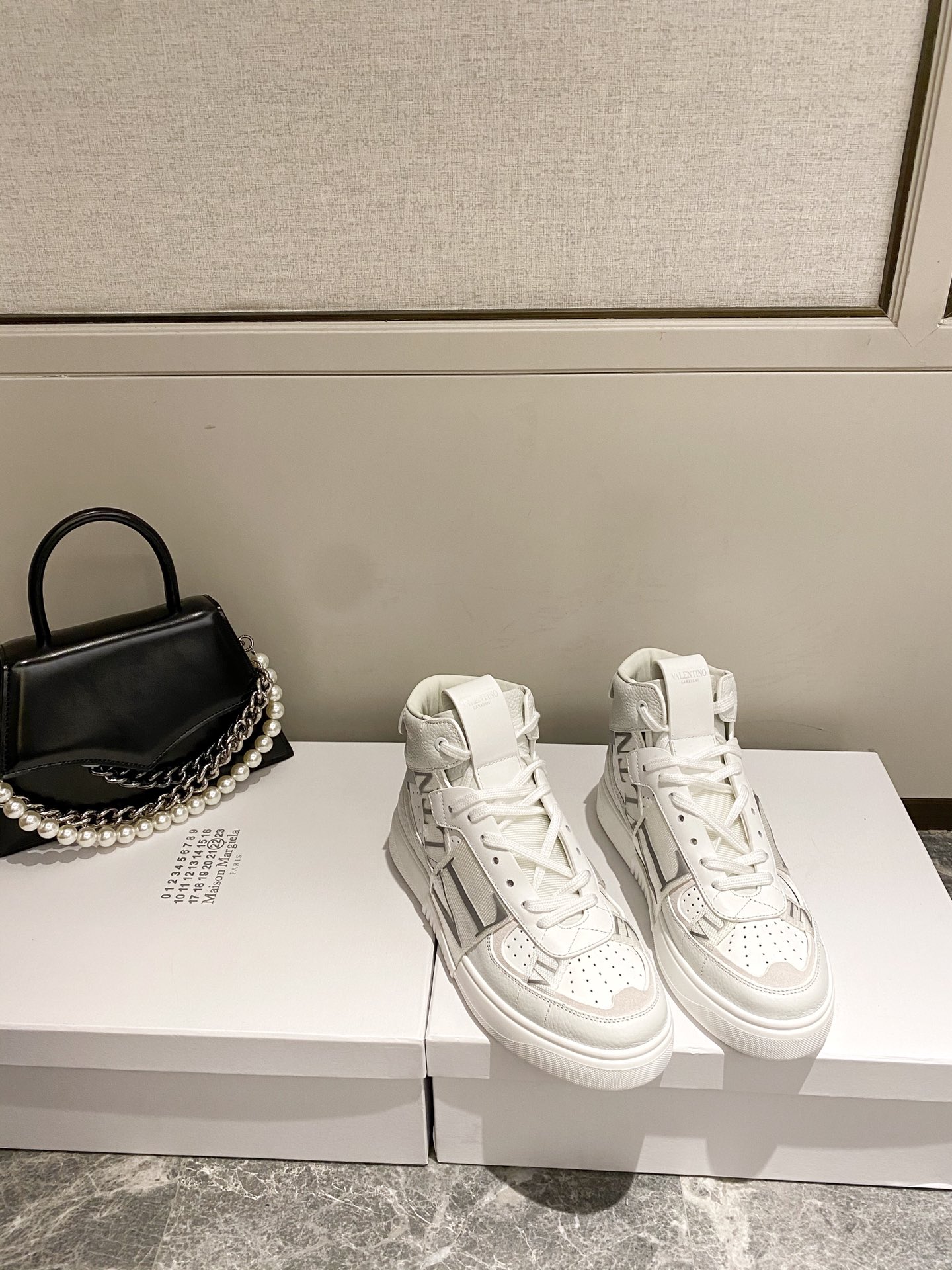 VALENTINO 2023 NEW HIGH-TOP SNEAKERS COUPLE MODELS ON THE NEW HIGH END QUALITY