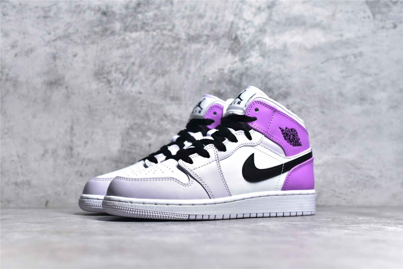 AIR JORDAN 1 MID PURPLE AND WHITE